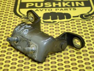 Петля двери задняя правая Nissan QASHQAI 2011