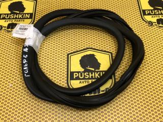 Уплотнитель на проем задний Volkswagen Golf 2008