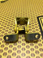 Петля багажника левая Skoda Octavia 2011