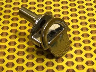 Крючок багажника Volkswagen Tiguan 2011