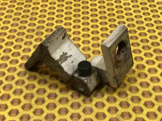 Петля двери передняя верхняя правая Volkswagen Polo 2018