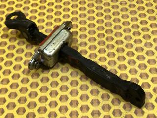 Ограничитель двери передний левый Kia Cerato 2010