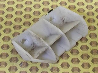 Крепление бампера заднее правое Nissan Qashqai 2008