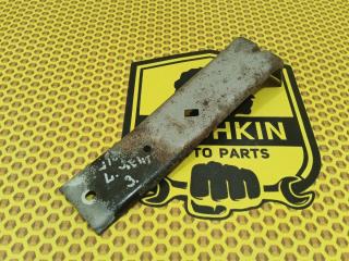 Крепление бампера заднее левое Nissan Qashqai 2008