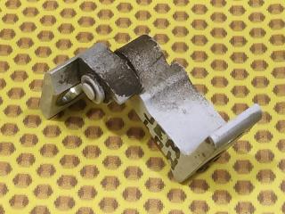 Петля двери передняя нижняя передняя левая Volkswagen Jetta 2019 Б/У Петля двери передняя нижняя передняя левая Volkswagen Jetta 2019