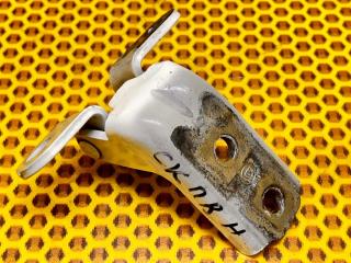 Петля двери передняя нижняя правая Kia Stinger 2018