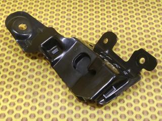 Запчасть кронштейн сетки багажника правый Hyundai i40 2012