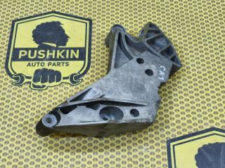 Кронштейн опоры двигателя правый Volkswagen Teramont 2018