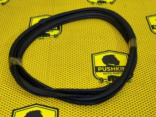 Уплотнитель на проем передний правый Skoda Octavia 2018