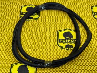 Уплотнитель на проем задний левый Skoda Octavia 2018