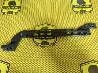 Кронштейн бампера центральный задний правый Skoda Octavia 2018