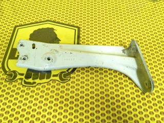 Кронштейн крыла передний правый Skoda Octavia 2018