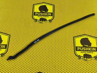 Уплотнитель на дверь боковой задний правый Skoda Octavia 2018