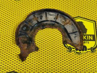 Пыльник тормозного диска передний правый Volkswagen Tiguan 2010 Б/У Пыльник тормозного диска передний правый Volkswagen Tiguan 2010