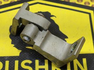 Петля двери передняя нижняя правая Volkswagen Jetta 2014 Б/У Петля двери передняя нижняя правая Volkswagen Jetta 2014