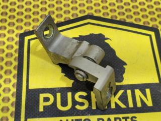 Петля двери передняя верхняя правая Volkswagen Jetta 2014