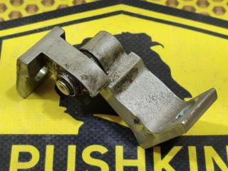 Петля двери передняя верхняя левая Volkswagen Jetta 2014