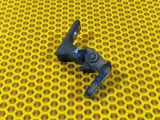 Петля двери передняя нижняя правая Volkswagen Tiguan 2010 Б/У Петля двери передняя нижняя правая Volkswagen Tiguan 2010