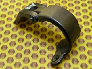 Петля багажника левая Skoda Octavia 2018