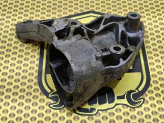 Кронштейн компрессора Volkswagen Jetta 2014