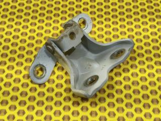 Петля двери передняя нижняя передняя правая Kia Rio 2021