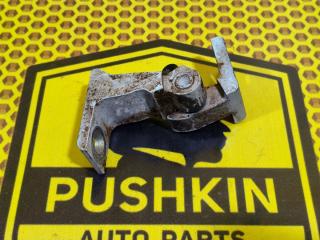 Петля двери передняя нижняя правая Skoda Rapid 2014