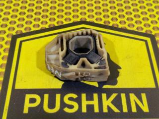 Кронштейн радиатора левый Skoda Rapid 2014