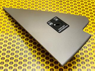 Накладка торпедо торцевая правая Volkswagen Multivan 2024