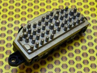 Резистор печки Volkswagen Multivan 2024 Б/У Резистор печки Volkswagen Multivan 2024