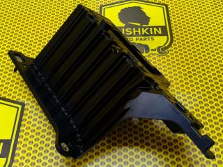 Кронштейн обшивки багажника левый Volkswagen Multivan 2024