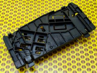 Кронштейн блока управления Volkswagen Multivan 2024 Б/У Кронштейн блока управления Volkswagen Multivan 2024