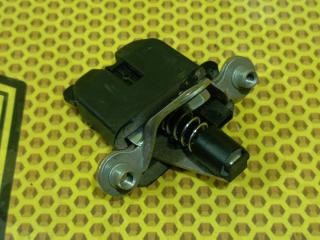 Замок багажника Skoda Octavia 2010