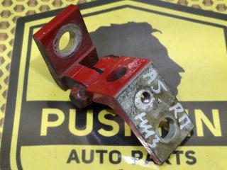 Петля двери передняя нижняя правая Skoda Octavia 2010