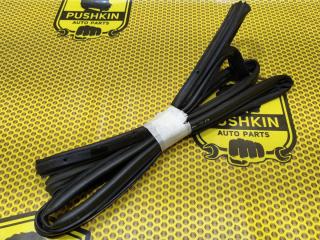 Уплотнитель на дверь передний правый Kia Ceed 2013