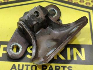 Петля двери передняя нижняя правая Kia Ceed 2013