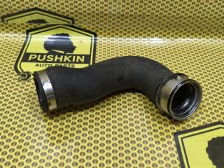 Патрубок интеркулера нижний левый Skoda Octavia 2012