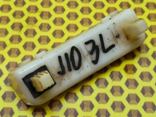 Фото запчасти кронштейн бампера задний левый Nissan Qashqai 2008 Б/У запчасть Запчасть кронштейн бампера задний левый Nissan Qashqai 2008