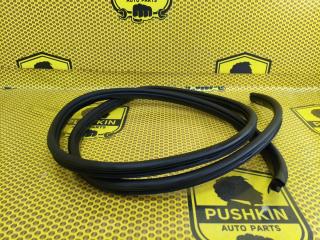 Уплотнитель на проем передний правый Hyundai Solaris 2016