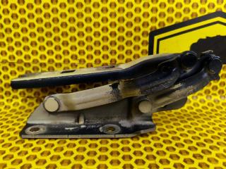 Петля капота левая Volkswagen Golf 2012 Б/У Петля капота левая Volkswagen Golf 2012