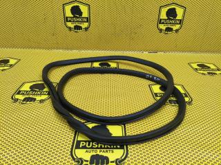 Уплотнитель на проем передний правый Volkswagen Passat 2013