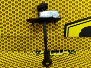 Ограничитель двери передний правый Kia Ceed 2013