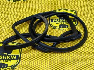 Уплотнитель на дверь задний левый Kia Ceed 2013