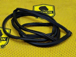 Уплотнитель на дверь передний правый Kia Ceed 2013