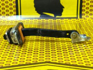 Ограничитель двери задний левый Kia Rio 2021