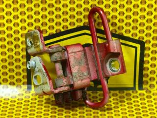 Петля двери передняя нижняя передняя правая Volkswagen Golf 2011 Б/У Петля двери передняя нижняя передняя правая Volkswagen Golf 2011