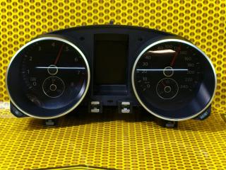 Панель приборов Volkswagen Golf 2011