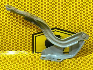 Петля капота правая Hyundai Solaris 2012 Б/У Петля капота правая Hyundai Solaris 2012