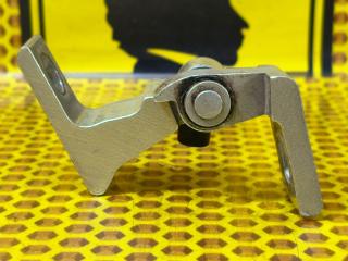 Петля двери задняя верхняя правая Volkswagen Polo 2016