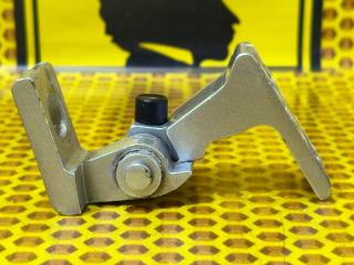 Петля двери передняя верхняя правая Volkswagen Polo 2016