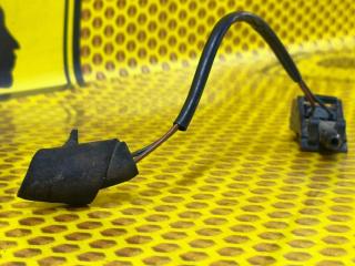 Форсунка омывателя лобового стекла левая Volkswagen Polo MK2 CWVA